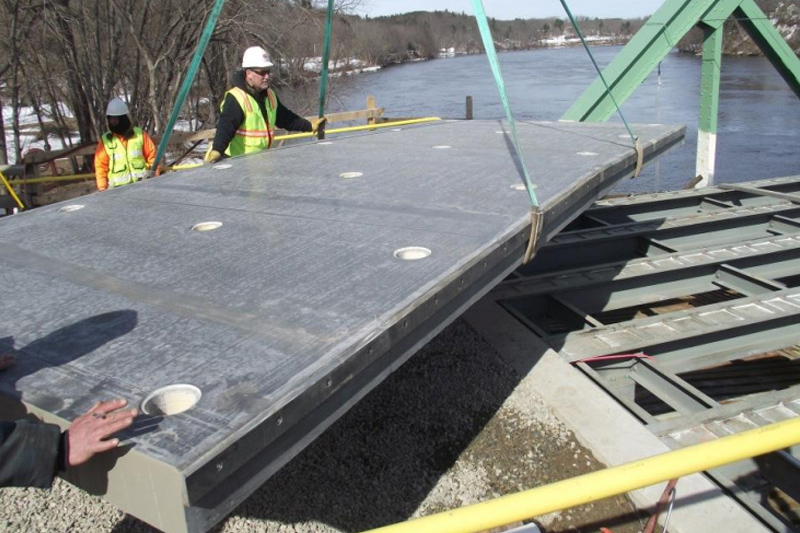 الانتهاء من الغيار بنجاح في Massachusetts Steel Bridge Deck Project Project FRP Hollow Web Technology تقود الصناعة الابتكار